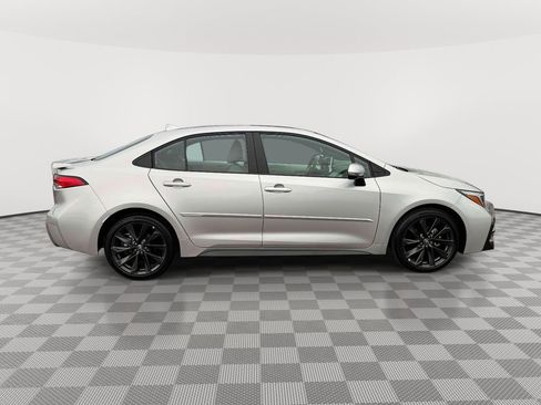 Used 2025 Toyota Corolla SE w/ SE Premium Package FWD image 8