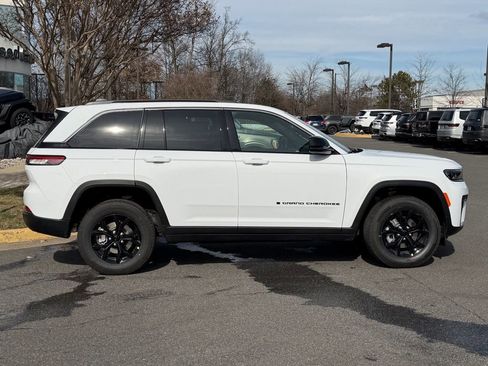 New 2026 Jeep Grand Cherokee Laredo image 6