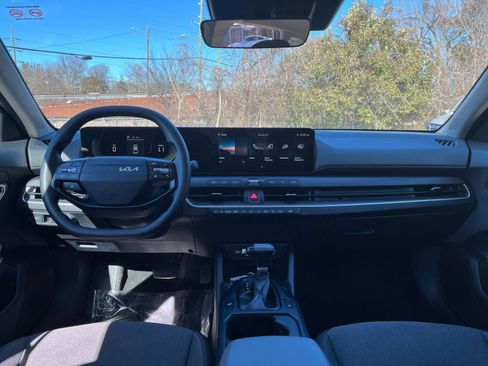 Used 2025 Kia K4 LXS image 31
