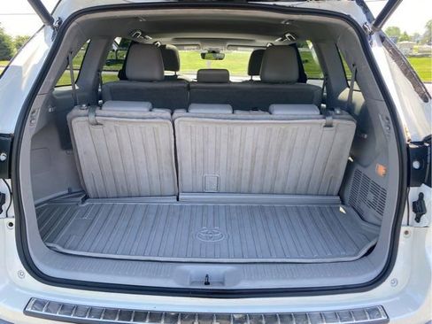 Used 2019 Toyota Highlander XLE image 29