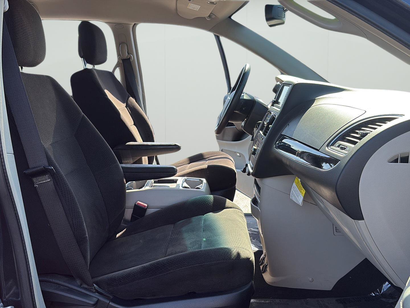 Used 2013 Chrysler Town & Country Touring FWD image 12
