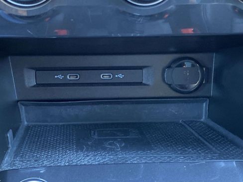 Used 2021 Volkswagen Tiguan SE R-Line image 29