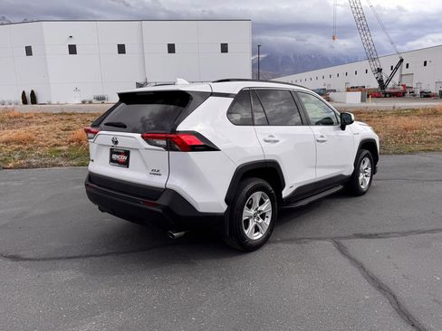 Used 2021 Toyota RAV4 XLE w/ Carpet Mat Package (TMS) image 6