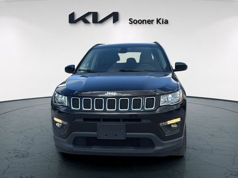 Used 2018 Jeep Compass Latitude w/ Popular Equipment Group FWD image 2