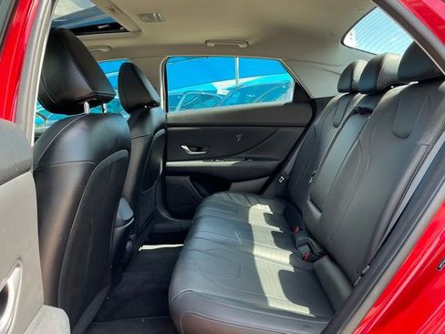 Used 2021 Hyundai Elantra Limited image 8