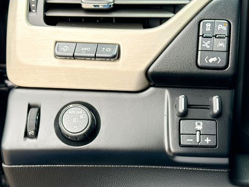 Used 2018 GMC Yukon Denali w/ Denali Ultimate Package image 37