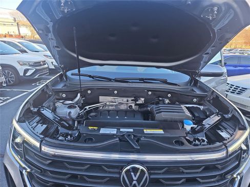 Certified 2024 Volkswagen Atlas Cross Sport SE image 10
