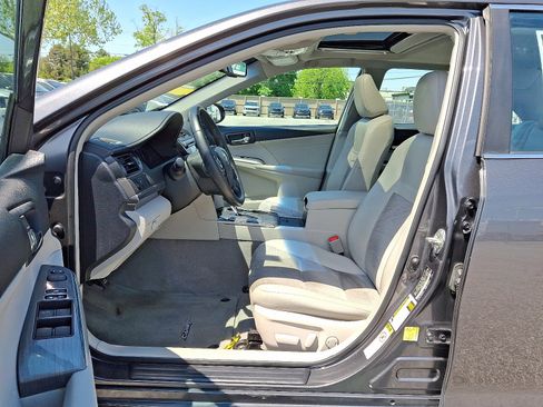 Used 2013 Toyota Camry XLE w/ Leather Pkg FWD image 14