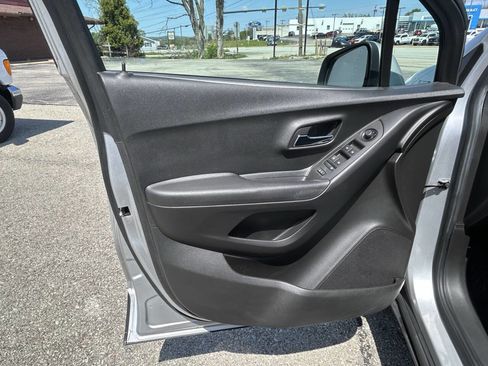 Used 2017 Chevrolet Trax LS FWD image 8
