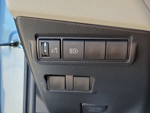 Used 2025 Toyota Corolla Cross L FWD image 28