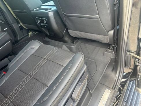 Used 2026 Chevrolet Suburban High Country AWD/4WD image 27
