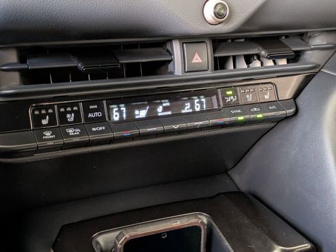 Used 2024 Toyota Crown Limited image 17