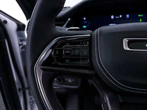 Used 2022 Jeep Grand Cherokee Overland w/ Luxury Tech Group IV image 35