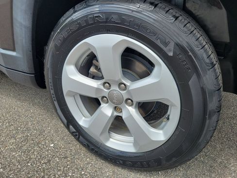 Used 2021 Jeep Compass Latitude w/ Sun and Sound Group FWD image 22