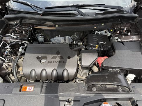 Used 2018 Mitsubishi Outlander ES AWD/4WD image 35