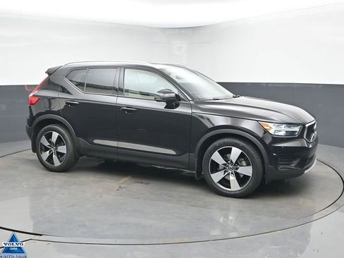 Used 2020 Volvo XC40 T5 Momentum w/ Protection Package Premier image 1