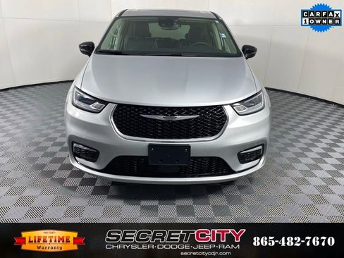 Used 2024 Chrysler Pacifica Limited image 2