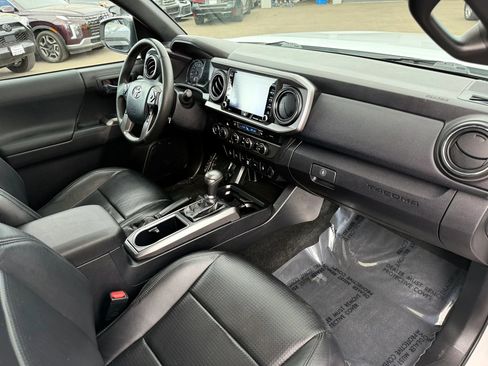 Used 2020 Toyota Tacoma TRD Off-Road w/ TRD Premium Off Road Package image 22