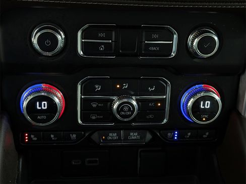 Used 2023 GMC Yukon SLT image 22