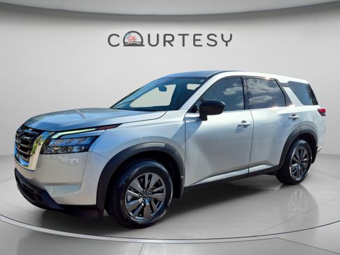 Certified 2025 Nissan Pathfinder S FWD image 1