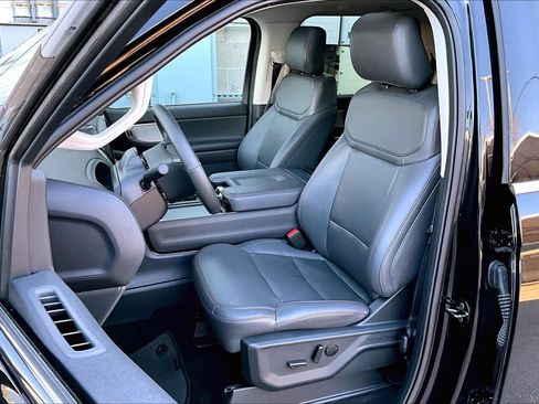 Certified 2025 Ford Expedition Active image 8