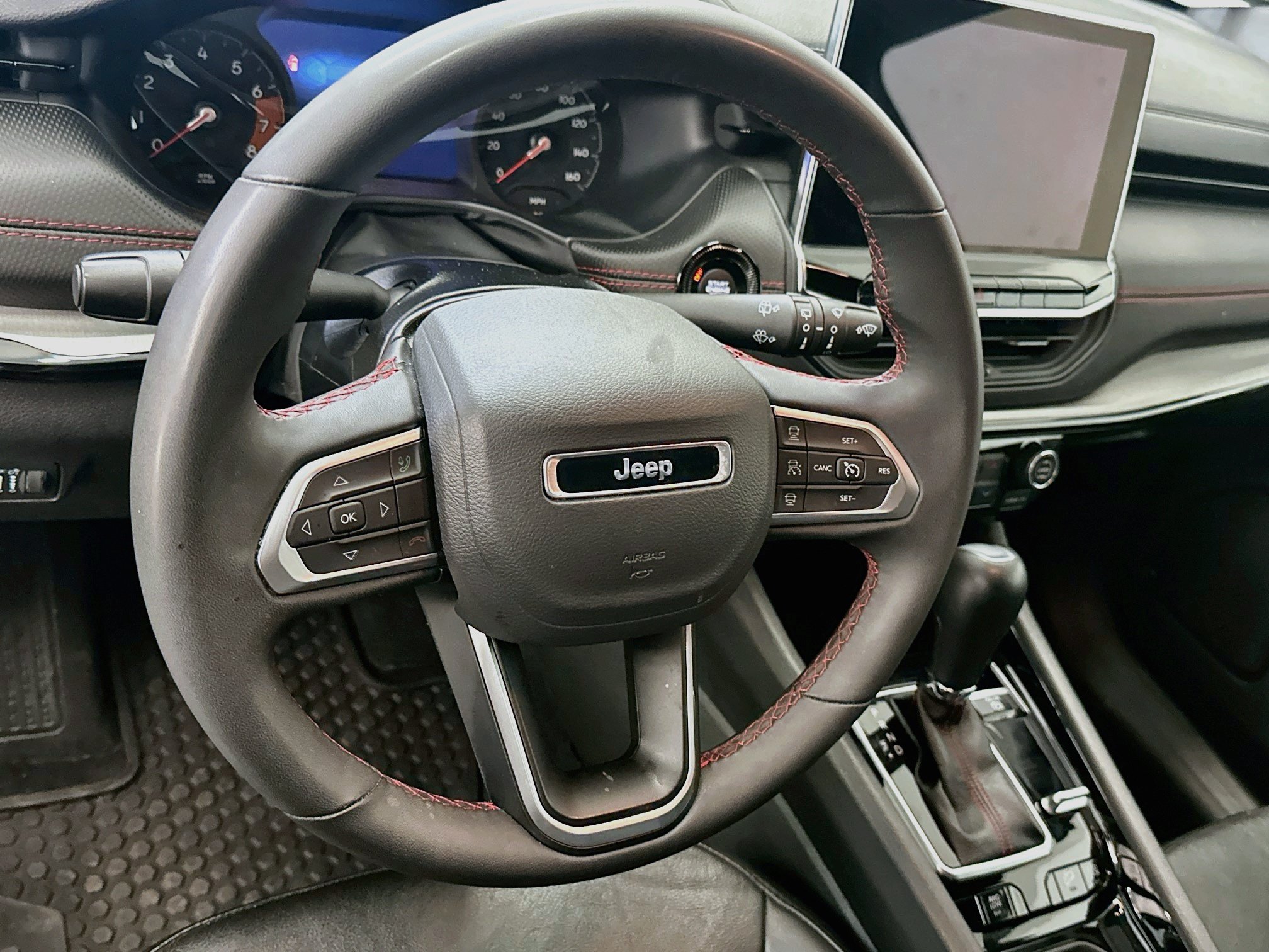 Used 2025 Jeep Compass Trailhawk AWD/4WD image 18