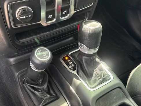 Used 2022 Jeep Wrangler Sport AWD/4WD image 15