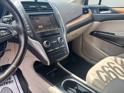 Used 2017 Lincoln MKC Select w/ Lincoln MKC Climate Package AWD/4WD image 19