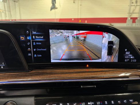 Used 2024 Cadillac Escalade Luxury AWD/4WD image 29