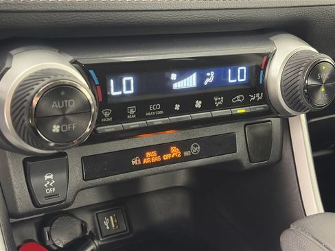 Used 2024 Toyota RAV4 XLE AWD/4WD image 21