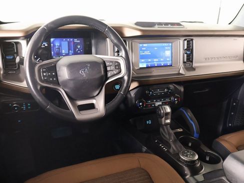 Used 2023 Ford Bronco Outer Banks image 2