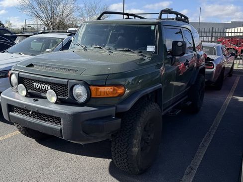 Used 2011 Toyota FJ Cruiser 4WD w/ Trail Teams Special Edition image 2