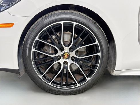 Certified 2023 Porsche Panamera Platinum Edition image 11