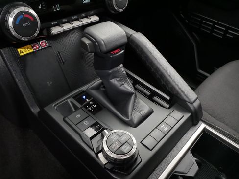 Used 2025 Toyota 4Runner TRD Off-Road AWD/4WD image 24