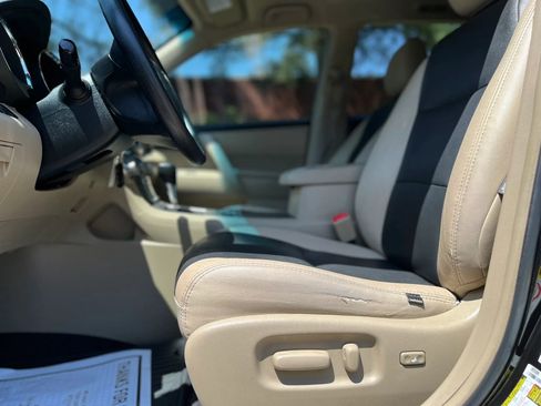 Used 2013 Toyota Highlander Plus FWD image 15