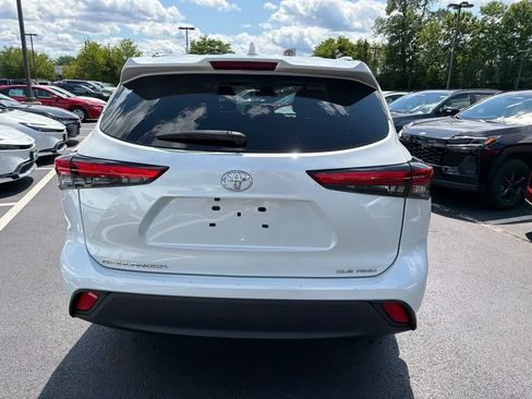 Used 2023 Toyota Highlander XLE AWD/4WD image 6