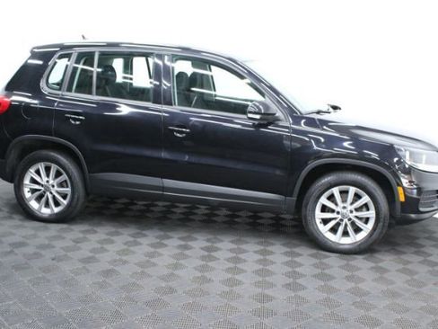Used 2017 Volkswagen Tiguan Limited w/ Alloy Wheels Package image 4