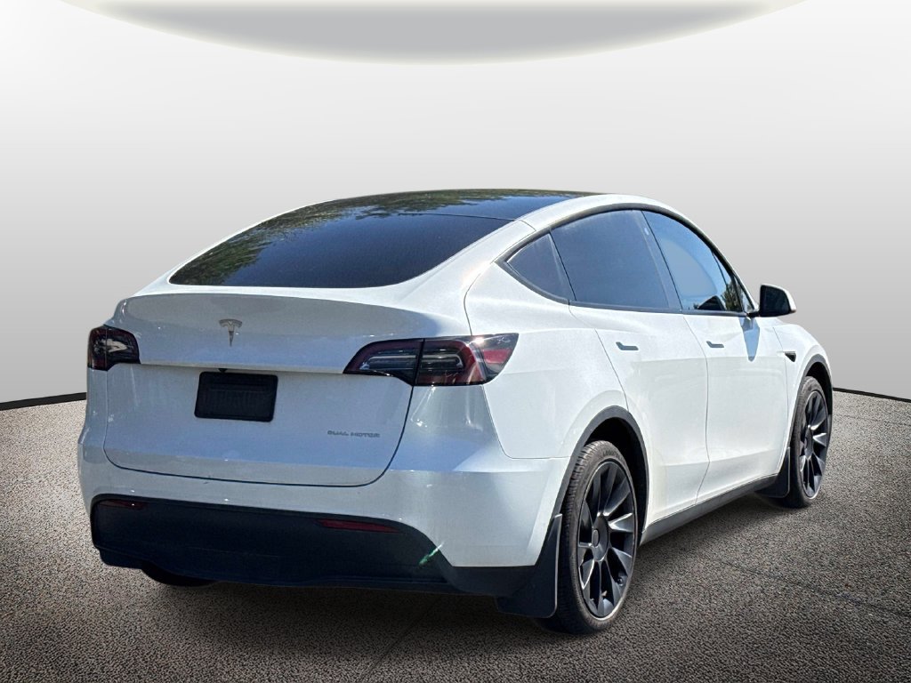Used 2023 Tesla Model Y Long Range AWD/4WD image 2