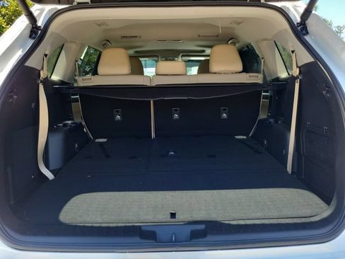 Used 2025 Toyota Highlander Limited FWD image 5