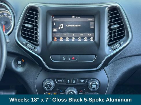 Used 2020 Jeep Cherokee Latitude Plus AWD/4WD image 23
