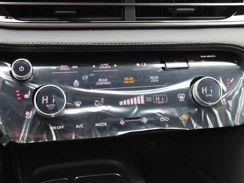 Certified 2025 INFINITI QX60 Luxe w/ Black Edition image 37