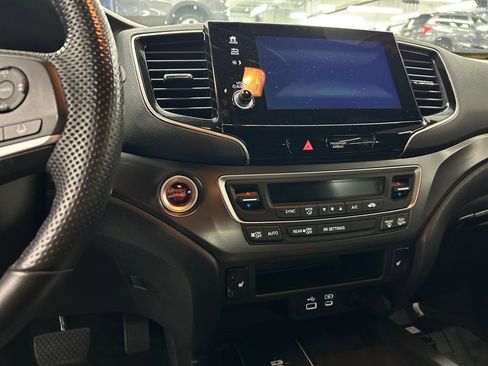 Used 2025 Honda Passport EX-L image 11