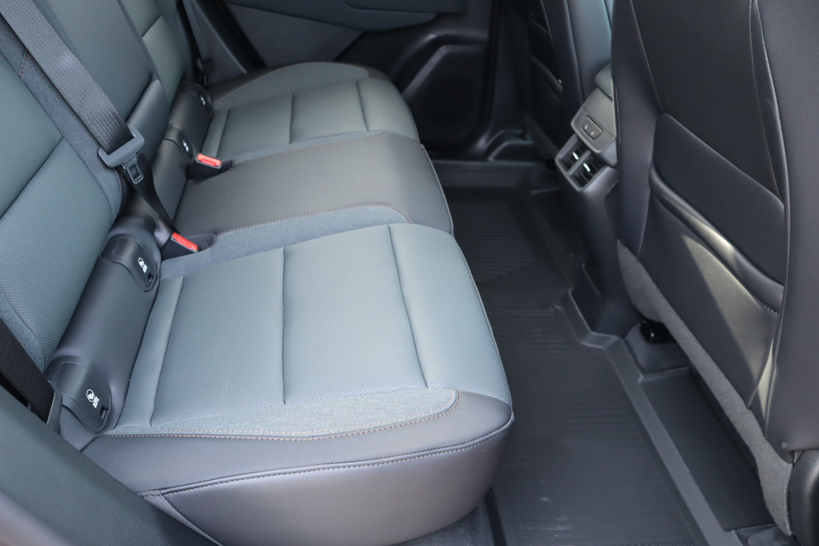 New 2027 GMC Terrain AT4 w/ Convenience Package III AWD/4WD image 17