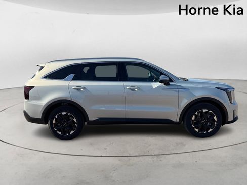 New 2026 Kia Sorento S image 3