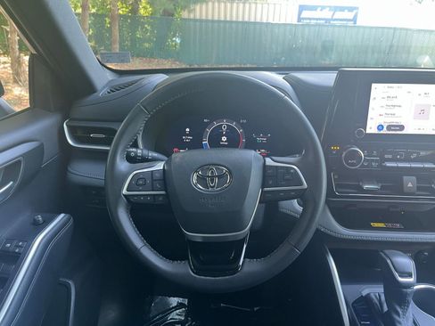 Used 2025 Toyota Highlander XSE AWD/4WD image 36