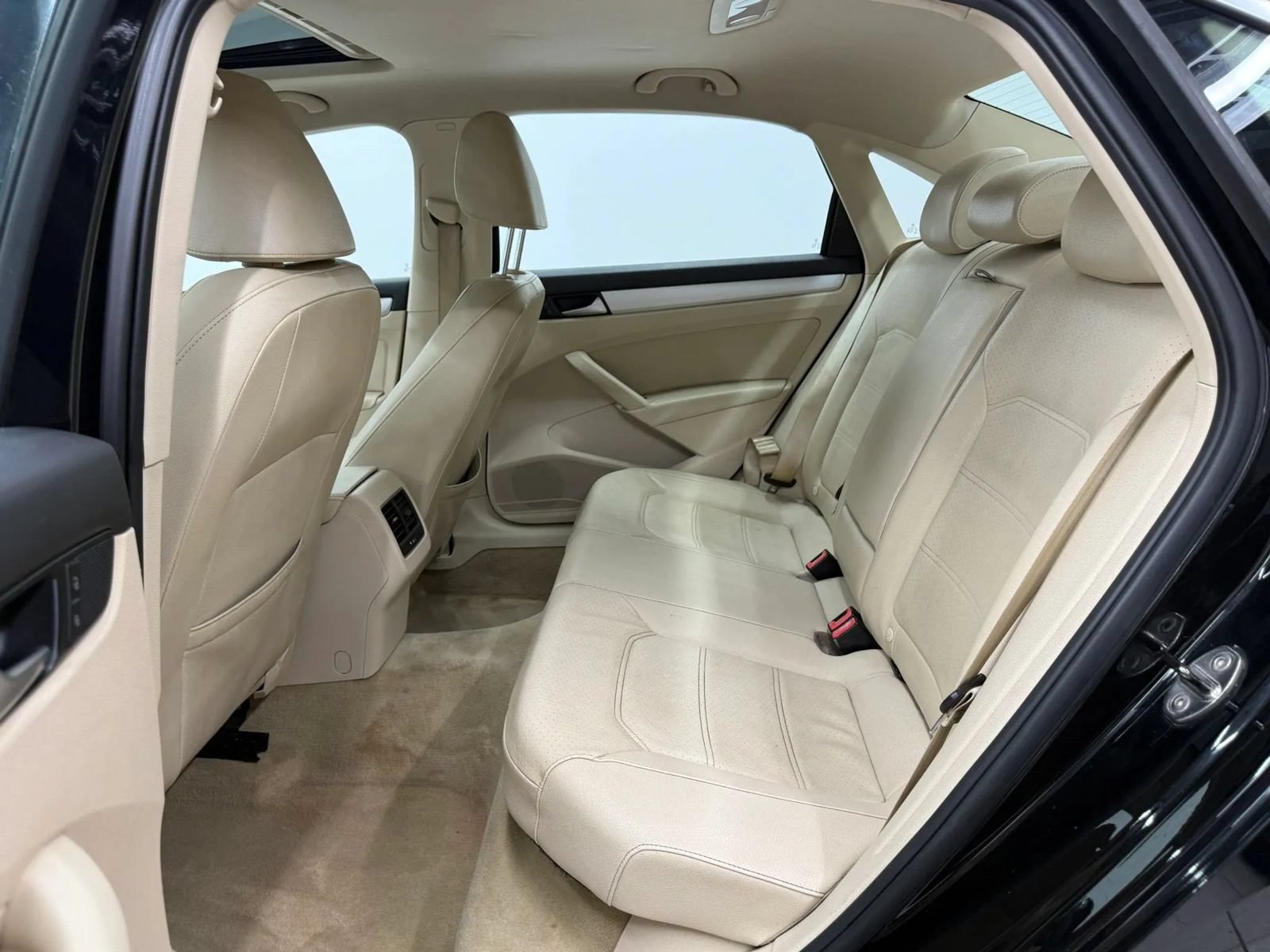Used 2013 Volkswagen Passat TDI SE FWD image 19