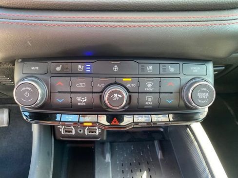 Used 2025 Dodge Durango R/T w/ Blacktop Package AWD/4WD image 29