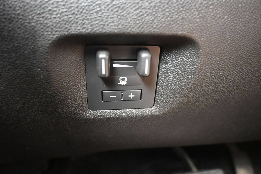 Used 2011 GMC Sierra 2500 SLE w/ Convenience Package AWD/4WD image 17