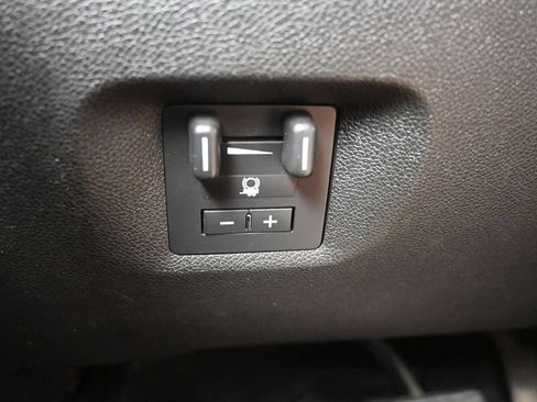 Used 2011 GMC Sierra 2500 SLE w/ Convenience Package AWD/4WD image 17