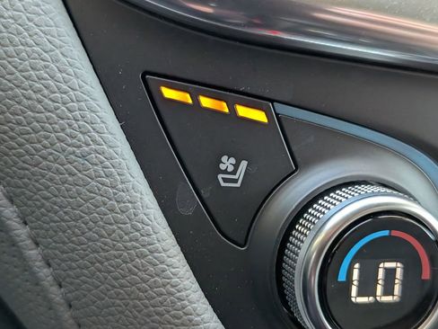 Used 2019 Chevrolet Equinox Premier image 29